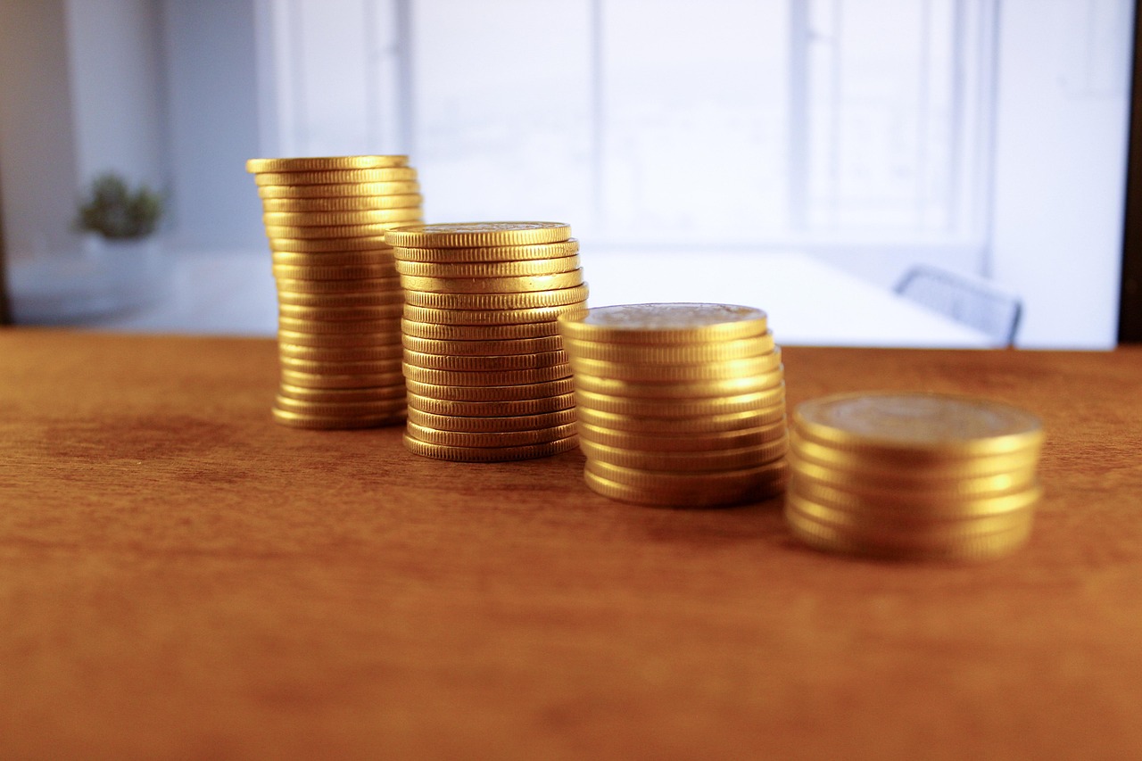 Giovane lettore che riflette sul futuro della sua pensione con meno di 20 anni di contributi.